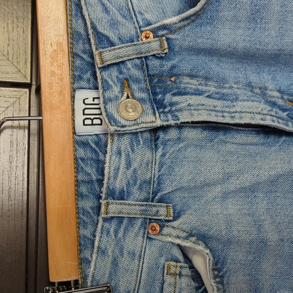 BDG Urban Outfitters MomStraight Jeans Classic Style - Size 26 Great Condition - Picture 2 of 4